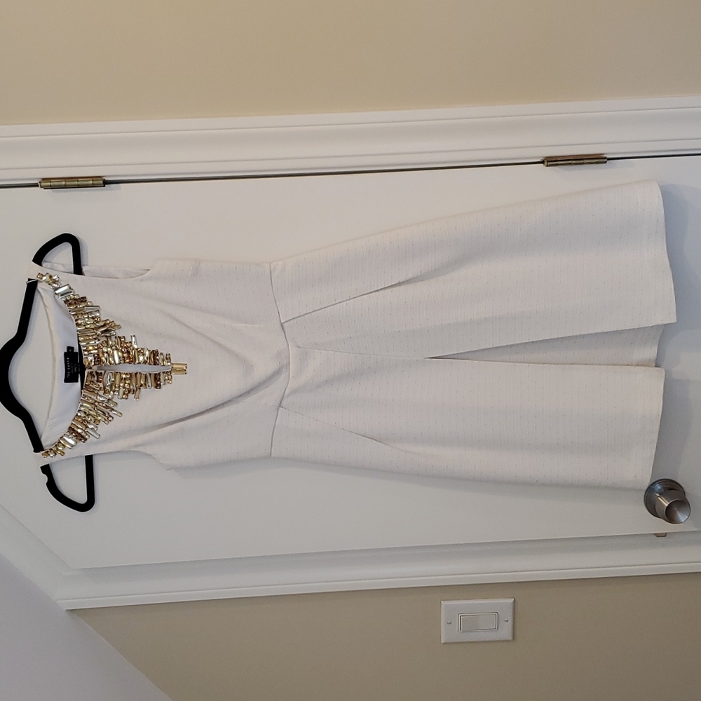 Ted Baker Like new, length is at the knee (I'm 5'7")